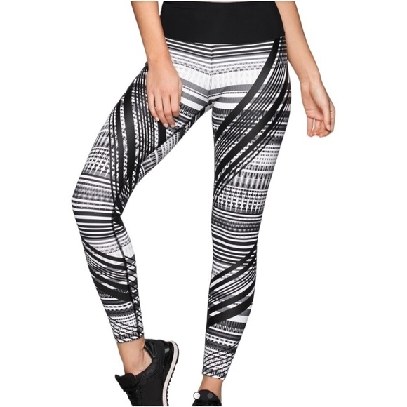 Lorna Jane Small Crazed Core Black/White Geometric Stripe Legging - Picture 1 of 5